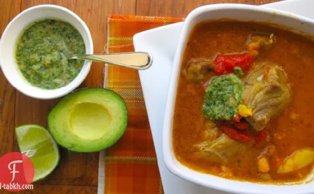 سانغو أو كوس-كوس (لحم الخنزير والبطاطس وحساء الهوميني)