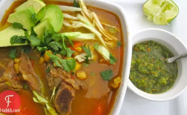 كوتشوكو دي ما أورز (حساء كولومبي من لحم الخنزير والذرة الهوميني)