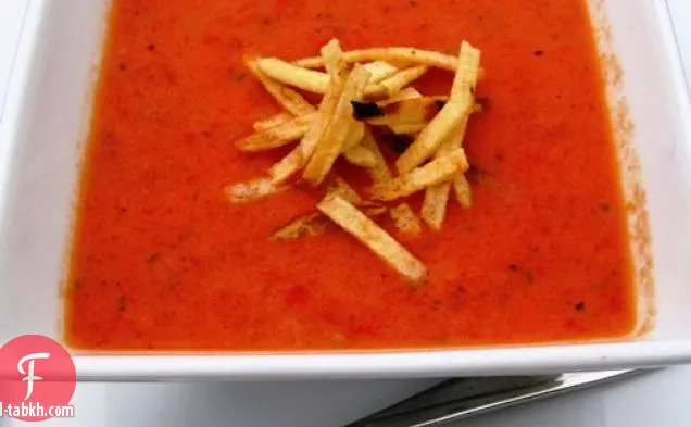 حساء الطماطم والفلفل المحمص (سوبا دي توماتي و بيمينتó ن)