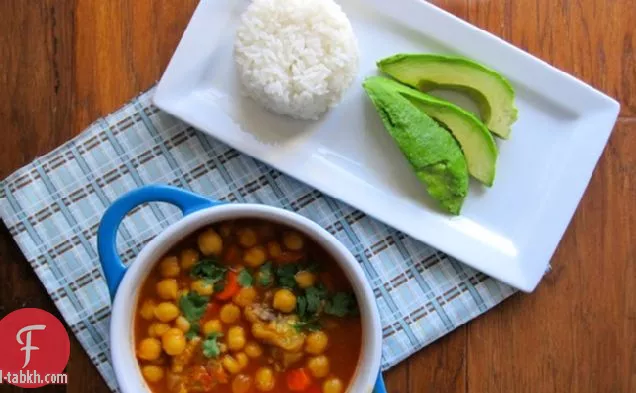 غاربانزوس يخدع باتيكاس دي سيردو (الحمص مع لحم الخنزير أقدام الحساء)