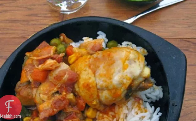 إستوفادو دي بولو كون توسينيتا (يخنة الدجاج مع لحم الخنزير المقدد)