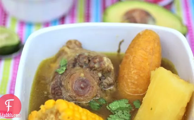 سانكوتشو دي كولا (حساء ذيل الثور الكولومبي)