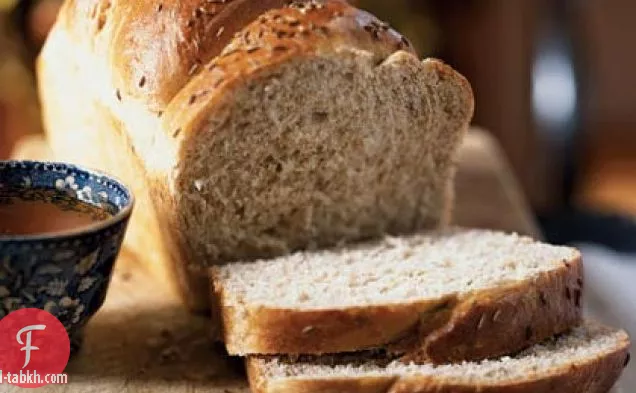 خبز القمح الكامل مع الكراوية واليانسون