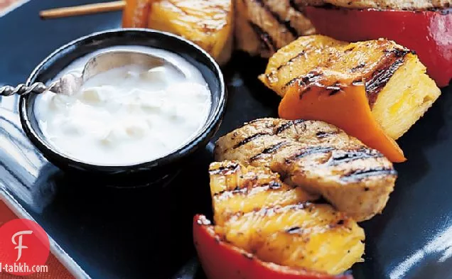 أسياخ الديك الرومي بالكاري مع خيار ريتا
