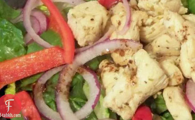 سلطة السبانخ بالدجاج الدافئ