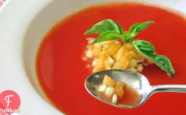 حساء الطماطم الباردة مع الخيار والشمام