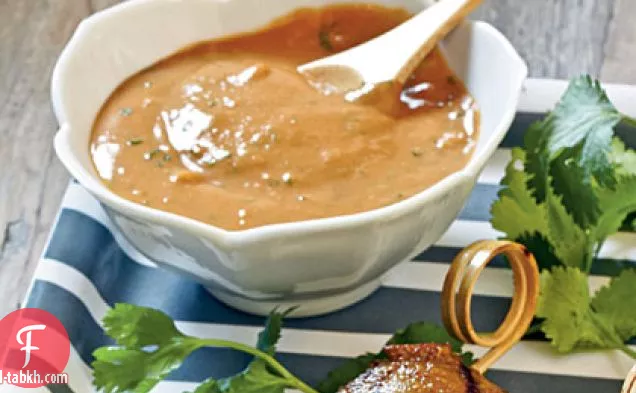 صلصة جوز الهند والفول السوداني التايلاندية