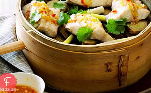 سمك القد مع الحمضيات الفلفل الحار الصقيل