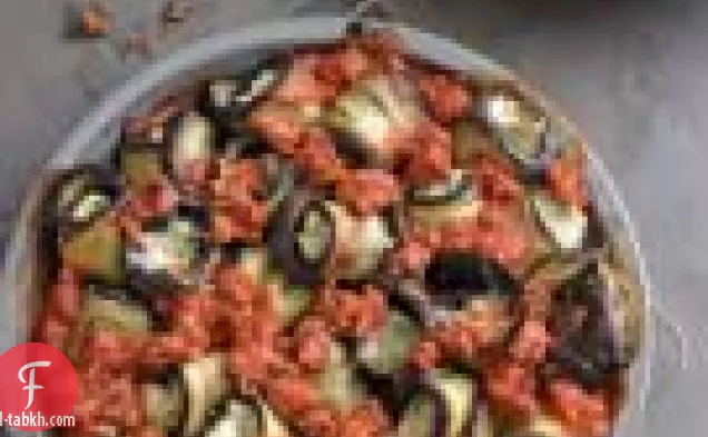 توالت الباذنجان مع السجق وجبن موزاريلا