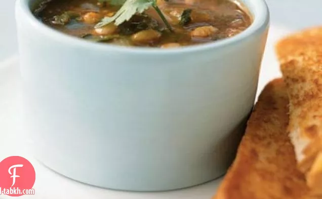 شوربة الطماطم الحارة والفاصوليا البيضاء