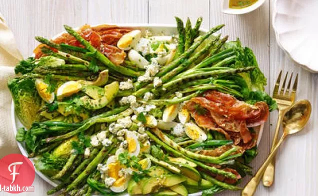 لحم الخنزير المشوي مع صلصة الزنجبيل وجذر الكرفس مع لحم الخنزير المقدد