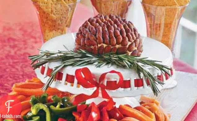 كوز الصنوبر الجبن الكرة