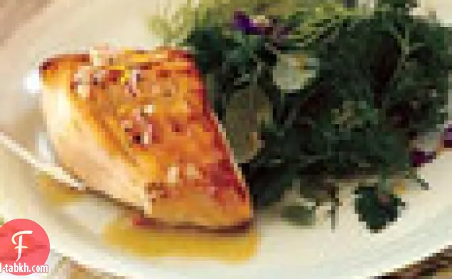 سمك القد الأسود سوتيه مع صلصة الكراث والليمون وسلطة الأعشاب الطازجة