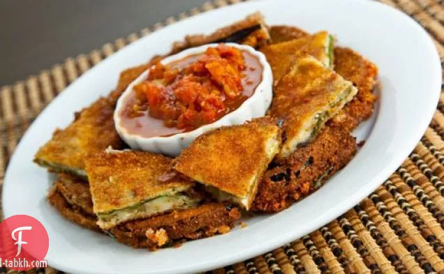 باذنجان مقلي وجبن موزاريلا مع صلصة مارينارا المحمصة