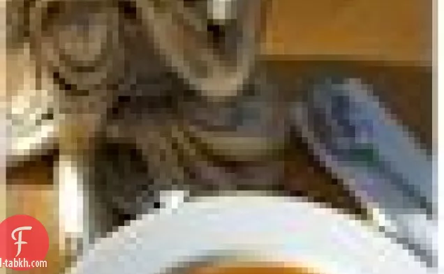 شوربة طماطم صافية حارة (نباتية ، خالية من الغلوتين ، خالية من الجوز ، خالية من الصويا)