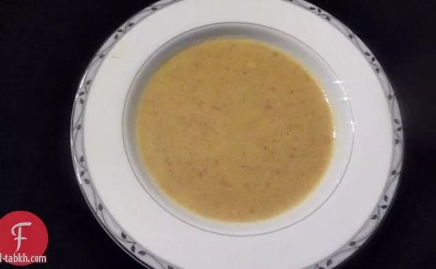 على الطريقة العرقية لحم الخنزير المقدد تركيا والبطاطا لا حساء مرق