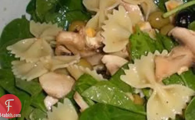 سلطة باستا السبانخ