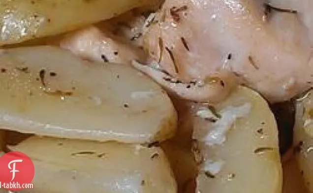 شهي الدجاج المشوي والبطاطا