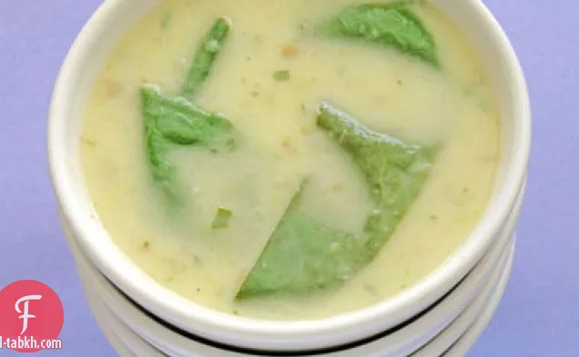 حساء الثوم الأخضر مع حميض