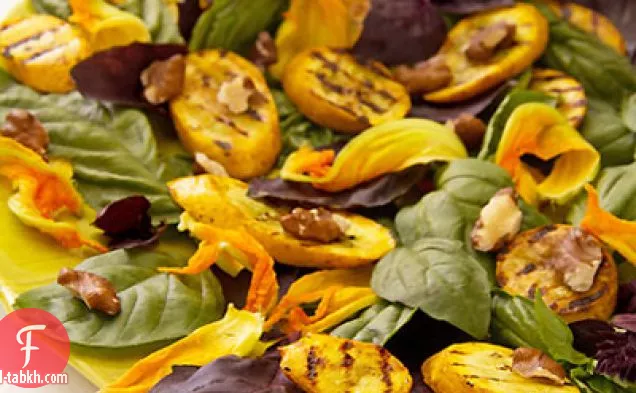 الريحان الأرجواني وسلطة الاسكواش الصيفية المشوية مع الجوز