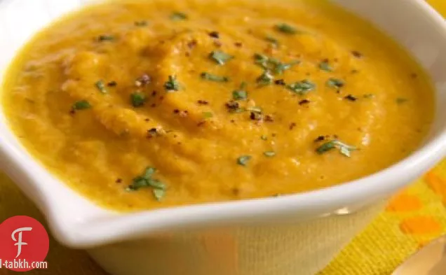 شوربة جذور الجزر والكزبرة