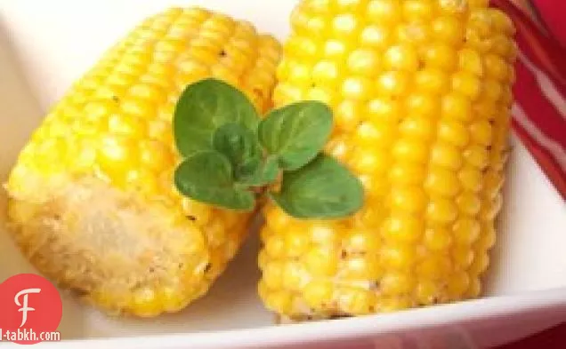 لذيذ شواء الذرة على قطعة خبز