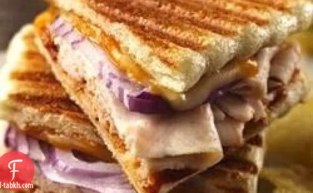 الديك الرومي المشوي والجبن بانيني