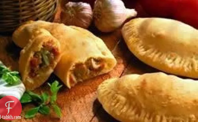 السجق والفطر كالزونيس