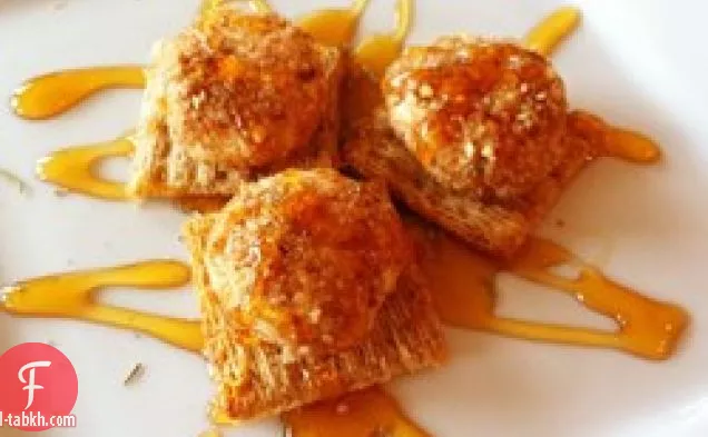 جبن الماعز دسم والعسل