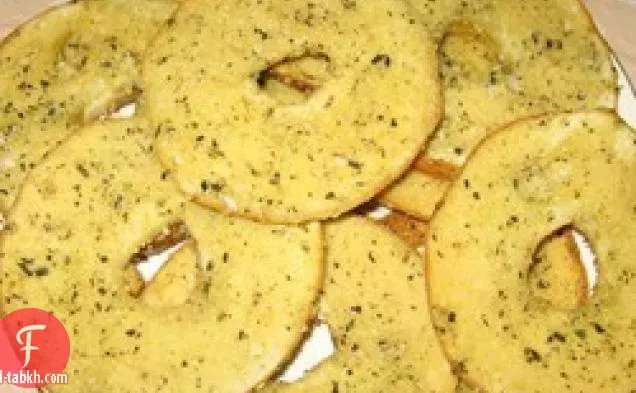 رقائق الخبز بالملح والثوم