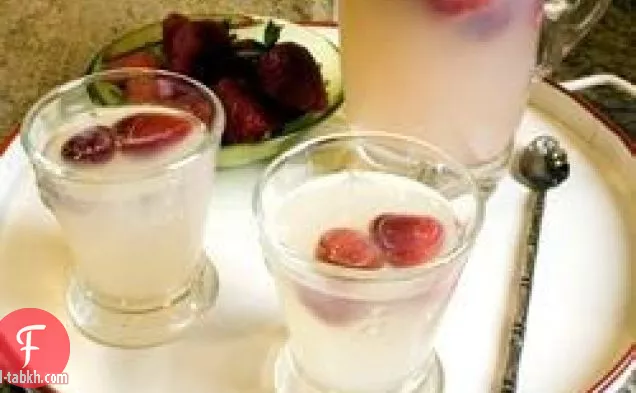 من السهل الفراولة عصير الليمون