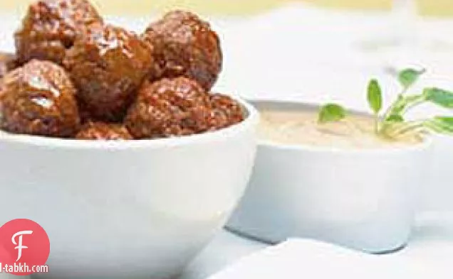 كرات اللحم بذيء مع صلصة غمس دسم