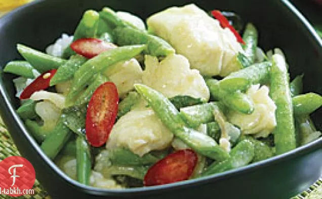 الكاري الأخضر مع سمك القد والفاصوليا الخضراء