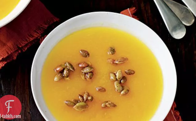 شوربة القرع بالجوز مع بذور متبلة