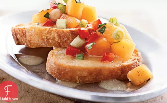 بروشيتا مع صلصة الخوخ وبري ذاب