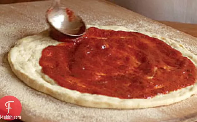 صلصة الطماطم بدون طهي للبيتزا ، كالزون ، سترومبولي