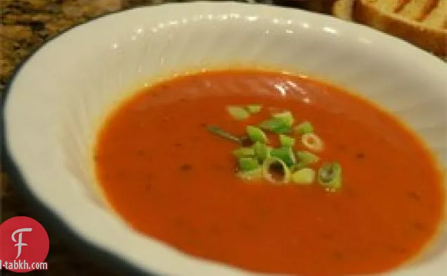 حساء الفلفل الأحمر والطماطم