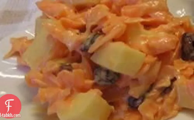 سلطة الجزر والزبيب أنا