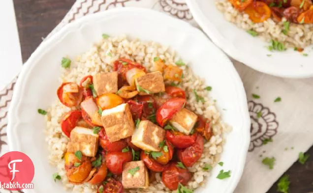 طماطم مشوية بالكاري مع بانير مقلي وأرز
