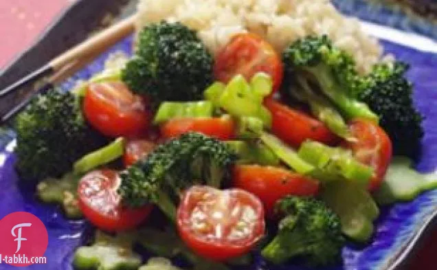 البروكلي والطماطم مع نبيذ الأرز-صلصة المحار