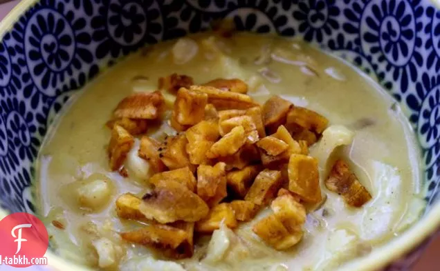 حساء السمك بالكاري مع خبز محمص (خبز محمص باليو)