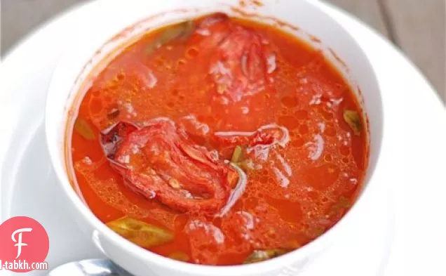 شوربة الطماطم والريحان المحمصة