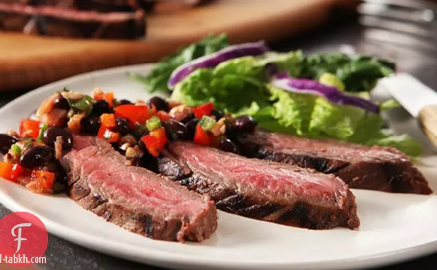 شريحة لحم الجناح مع صلصة الفاصوليا السوداء