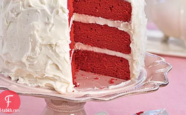 كعكة طبقة المخملية الحمراء
