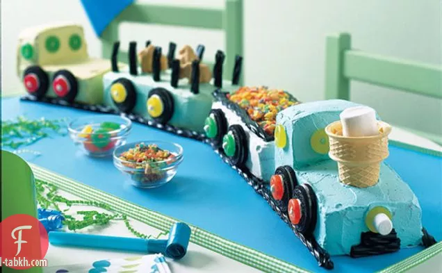 كعكة عيد ميلاد القطار