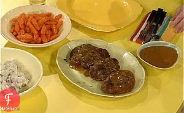 فطائر رغيف اللحم والبطاطس المهروسة ومرق اللحم