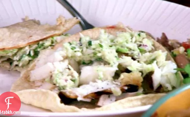 سندويشات التاكو المشوية بالسمك الجنوبي مع سلو الملفوف