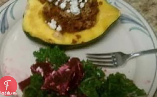 اسكواش بلوط مع سجق حار حلو