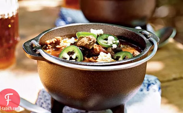 لحم الغزال ، السجق ، والفلفل الحار الفاصوليا السوداء