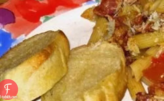 صلصة حمراء بسيطة مع المعكرونة